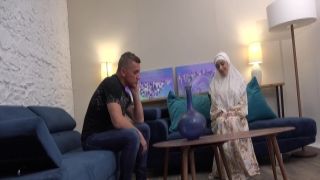 Safira Yakkuza Hot Wife In Hijab Has A Sexy Surprise For Her Husband in HD xxxcvides
