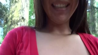 Horny chick uses a dildo while outdoors pornographique
